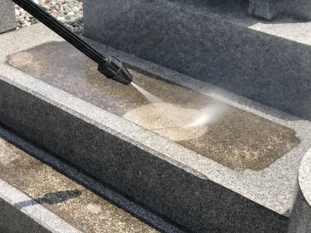 お墓参り代行と高品質なお掃除サービスの画像