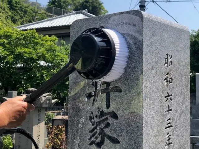 お墓参り代行と高品質なお掃除サービスの画像