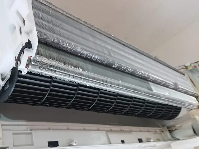 【消臭抗菌コート・無料！】『カビ』『電気効率』丁寧な仕事で解決！サービスの画像