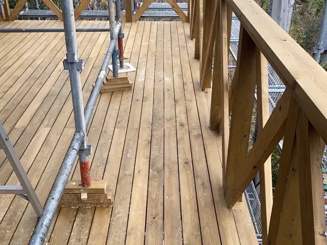 ウッドデッキ塗装サービスの画像