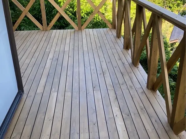 ウッドデッキ塗装サービスの画像