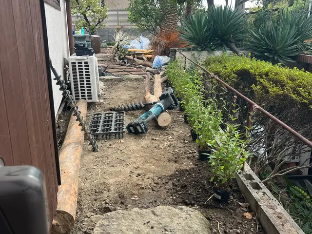 最新の機材を取り入れているので、素早く丁寧な仕事ができます！その後の植栽も可能。サービスの画像