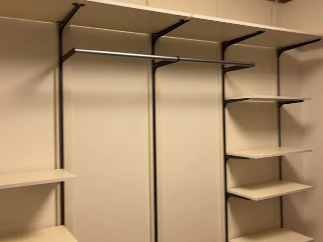 【口コミALL5★評価！】プロの提案・取付で大容量収納UP！★可動棚取り付け★サービスの画像