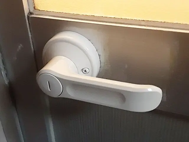 【駐車場代当社負担・出張費・見積費無料】室内のドアノブ交換サービスの画像