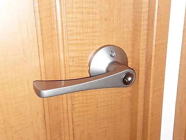 【駐車場代当社負担・出張費・見積費無料】室内のドアノブ交換サービスの画像