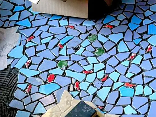 《ベランダマット・タイル敷き》タイルの事ならプロにお任せ下さい！サービスの画像