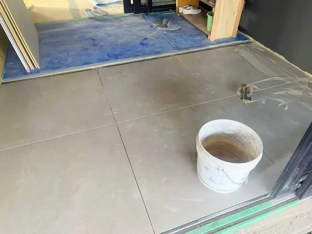 《ベランダマット・タイル敷き》タイルの事ならプロにお任せ下さい！サービスの画像