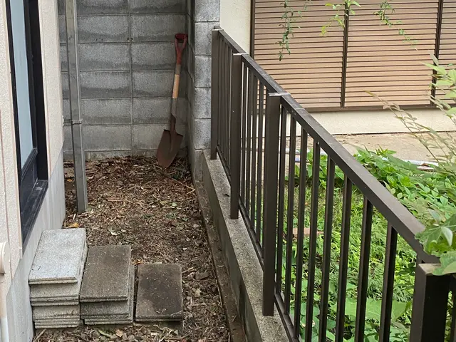 蔦の除草、処分サービスの画像