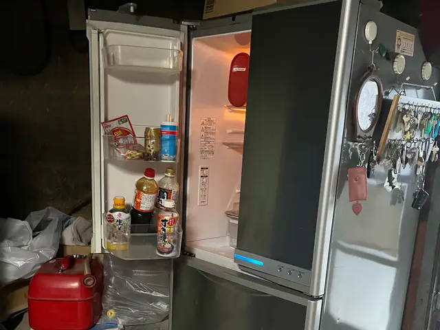 全国300店舗を誇る大手のノウハウで冷蔵庫内の汚れをきれいに清掃サービスの画像