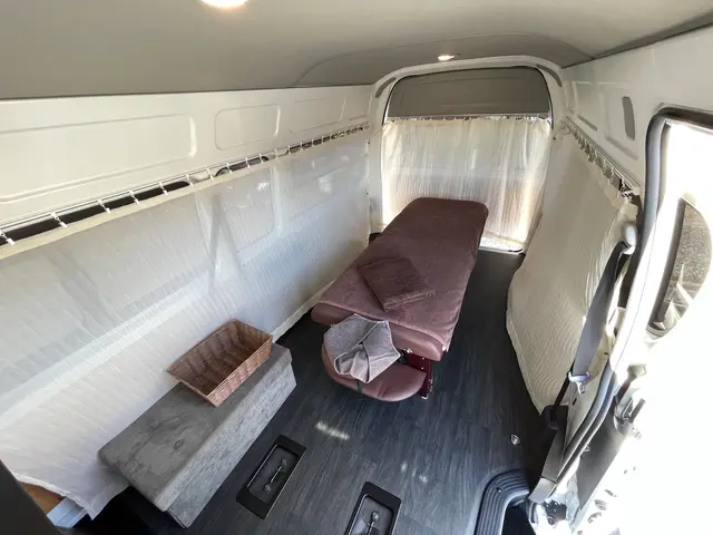 30分のすきま時間で本格整体【ハイエース車内整体サービス】ここリラサービスの画像