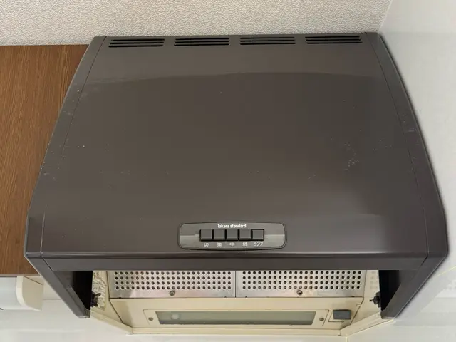 【女性スタッフ活躍中】レンジフードの油汚れは私達にお任せ下さい！サービスの画像