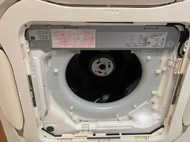 クリニックや商業施設のエアコン清掃も行ってます。腕に自信ありです。サービスの画像