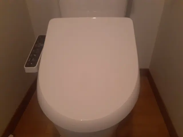 処分込み！ホームセンターやネット購入商品の温水洗浄便座の交換対応OK・保険加入サービスの画像