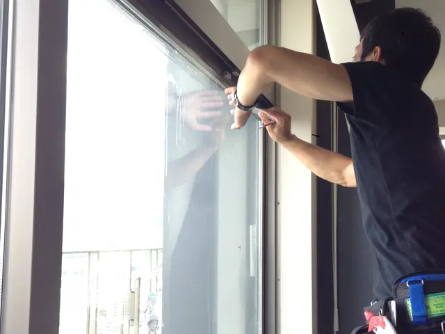 【フィルム専門・2級国家資格保有】1枚ずつ丁寧に。UV・目隠し・遮熱・断熱・防犯サービスの画像