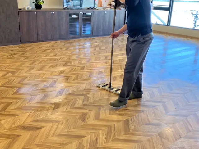 【フロア床洗浄】ご自宅、店舗、クリニック、オフィス等の床ポリッシャー、高圧洗浄サービスの画像