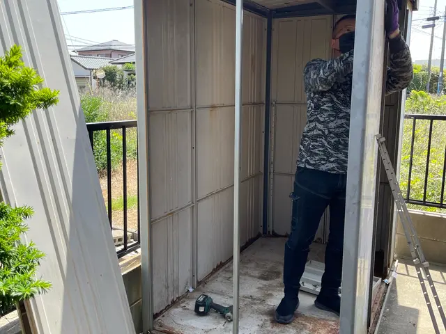 ★解体経験豊富★金属製物置/車庫解体、回収、中身の不用品回収も対応可能です。サービスの画像