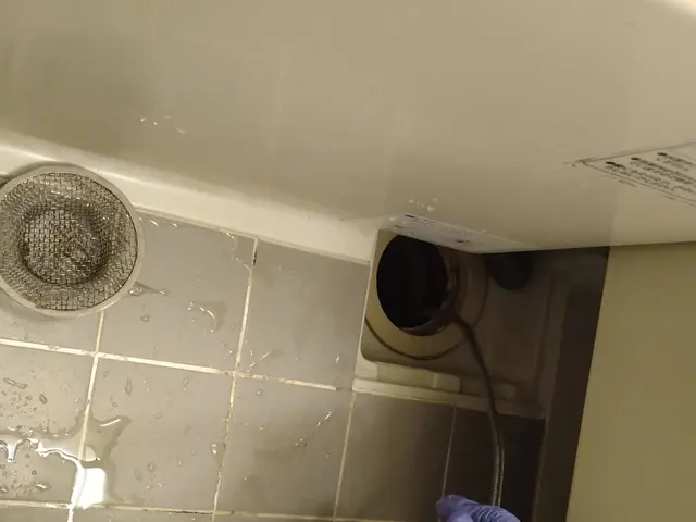 保険で安心！エンジン式高圧洗浄機による、排水管清掃を実施します！サービスの画像