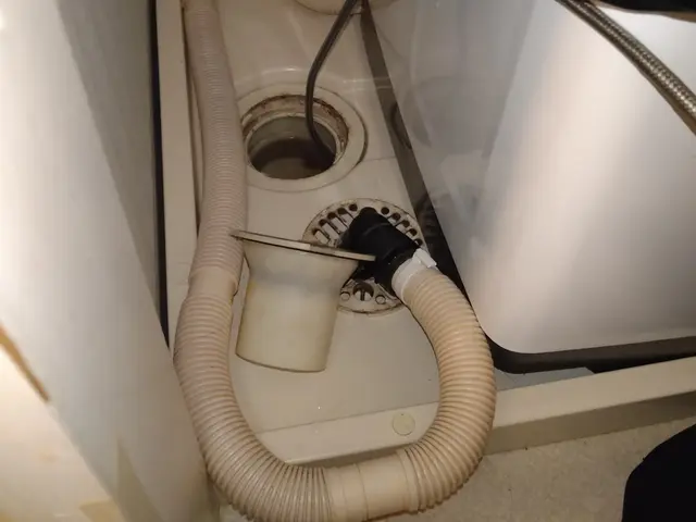 保険で安心！エンジン式高圧洗浄機による、排水管清掃を実施します！サービスの画像