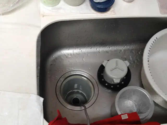 保険で安心！エンジン式高圧洗浄機による、排水管清掃を実施します！サービスの画像