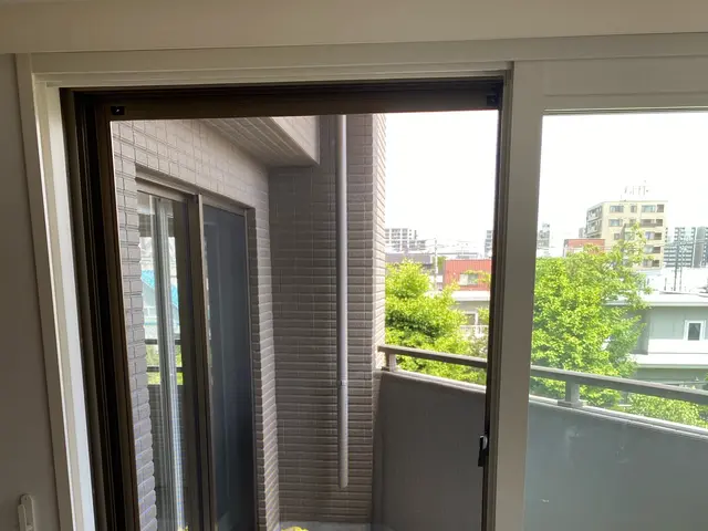 新規製作した引き違い網戸、スライド網戸･ロール網戸の取付･交換サービスの画像