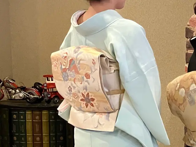 20年以上の経験に裏打ちされた、美しさと着心地の良さを両立させる丁寧な着付け。