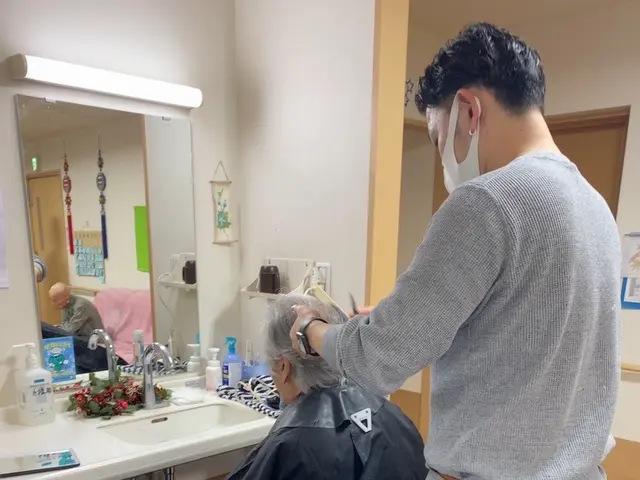 都内20年経験の美容師が自宅までお伺い！訪問美容サービスサービスの画像