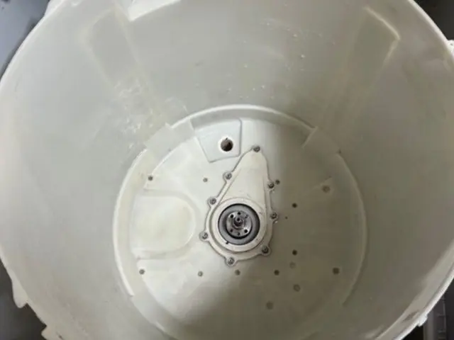 【完全分解・裏側まで公開】縦型洗濯機クリーニング（黒カビ徹底除去）サービスの画像