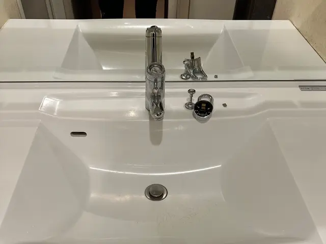 ゲートバルブ、水栓交換なんでもござれサービスの画像