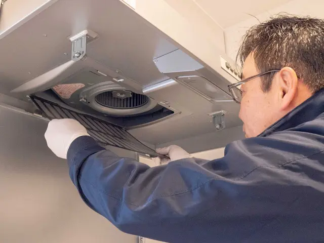 丁寧な作業で頑固な油汚れを徹底的に洗浄します。サービスの画像