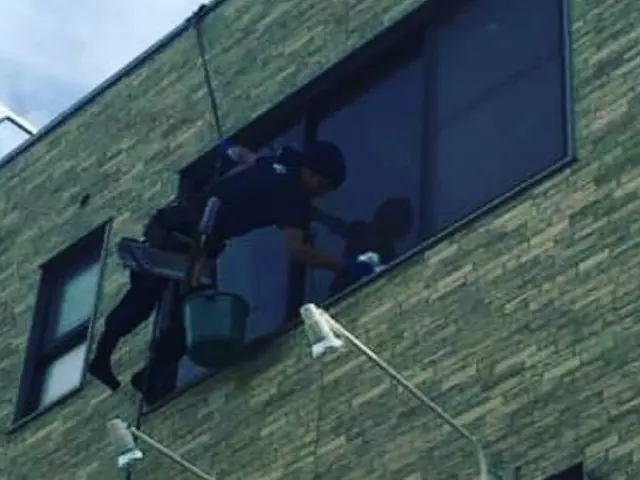 外壁洗浄は高所作業のプロにお任せ！自作の高圧洗浄棒を使って安全に作業出来ますサービスの画像