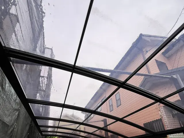 駐車場だけじゃなくカーポートなど素人では難しい場所もやらせて頂きます。サービスの画像