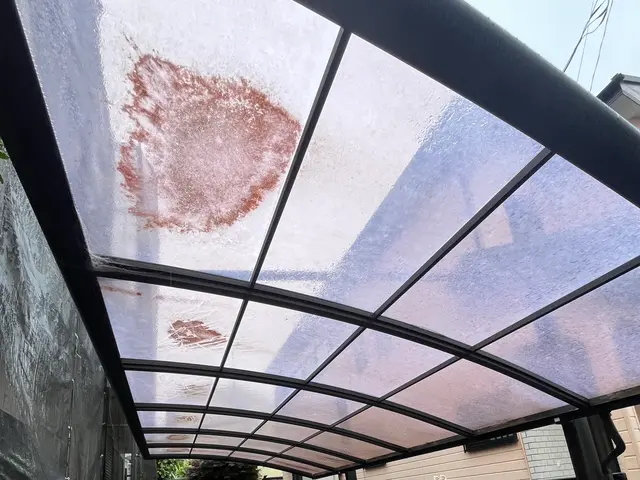 駐車場だけじゃなくカーポートなど素人では難しい場所もやらせて頂きます。サービスの画像