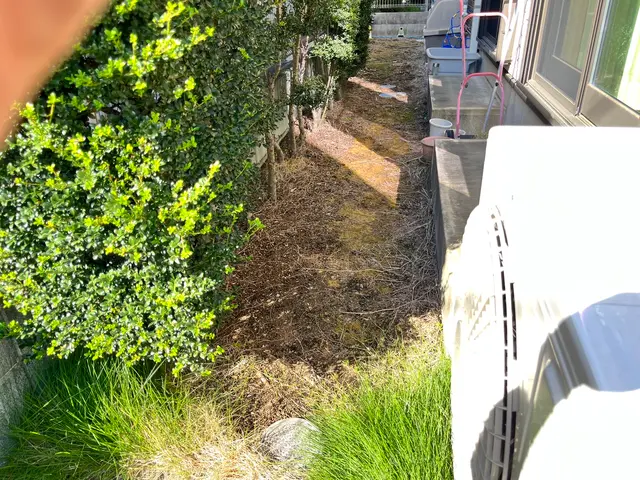 材料費等すべて込み！雑草対策お任せください！人工芝や砂利敷き等のアフター工事も◎サービスの画像