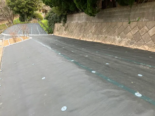 材料費等すべて込み！雑草対策お任せください！人工芝や砂利敷き等のアフター工事も◎サービスの画像