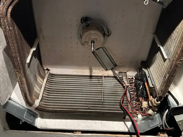 1.2.4方向！天吊りエアコンもご相談を！サービスの画像