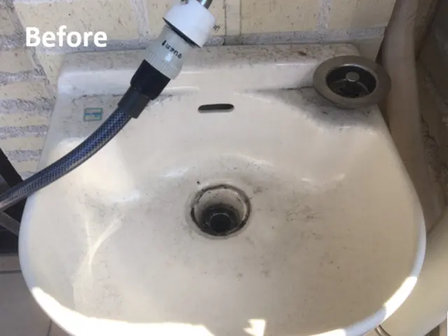 【ベランダの高圧洗浄】気になる汚れ、クリーニングでスッキリ！サービスの画像