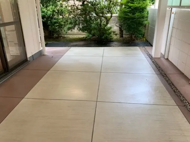 駐車場の高圧洗浄サービスの画像