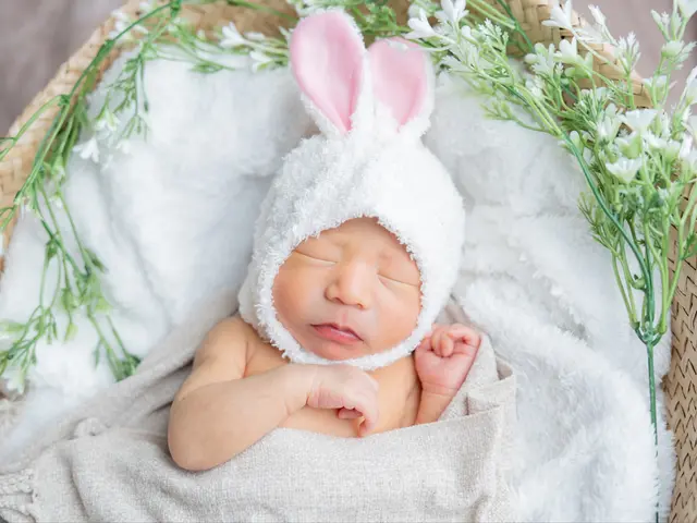 専門知識を兼ね備えたプロフォトグラファーによるニューボーンフォト撮影サービスの画像