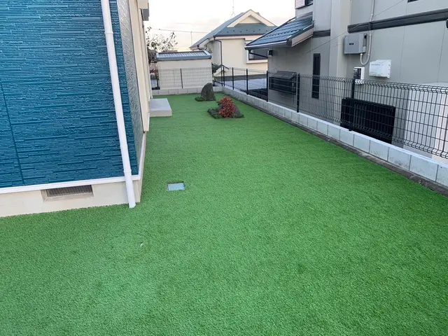 人工芝のことならお気軽にご相談下さい◎若い力で心を込めて作業致します！サービスの画像