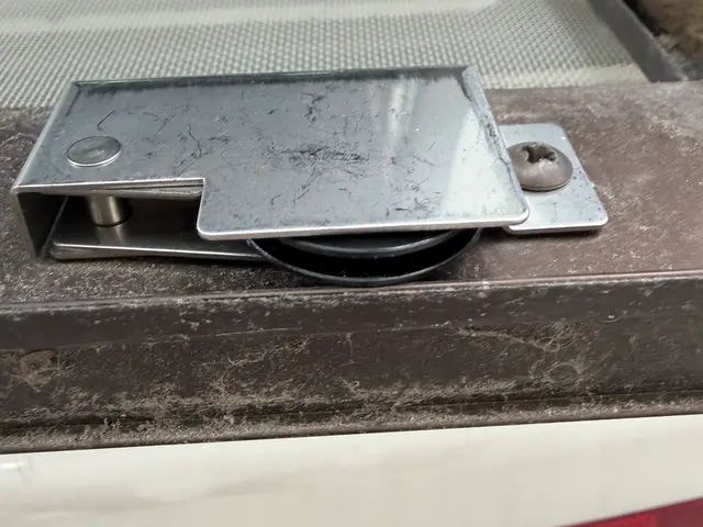 この機会に網戸新しくしてみませんか？(都内の場合は複数枚からお受け致します！！)サービスの画像