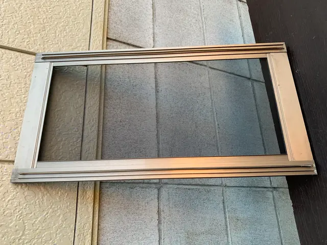 この機会に網戸新しくしてみませんか？(都内の場合は複数枚からお受け致します！！)サービスの画像