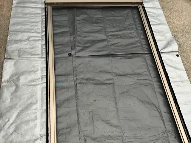 この機会に網戸新しくしてみませんか？(都内の場合は複数枚からお受け致します！！)サービスの画像