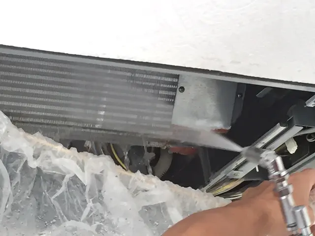 分解洗浄経験15年★安心の賠責保険加入★年間300台以上施工★女性スタッフ同行可サービスの画像