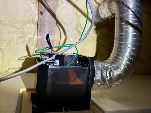 合同会社松電工業　「トイレ換気扇交換・取付」サービスの画像