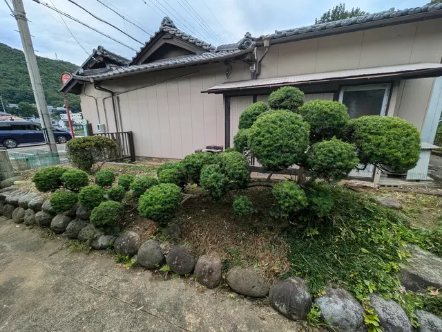 お客様のご要望に対応！10年以上の熟練庭師による庭木剪定サービスサービスの画像