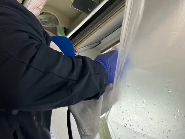 【天吊、天井埋込エアコン】業務用エアコン笑顔でクリーニングします！サービスの画像