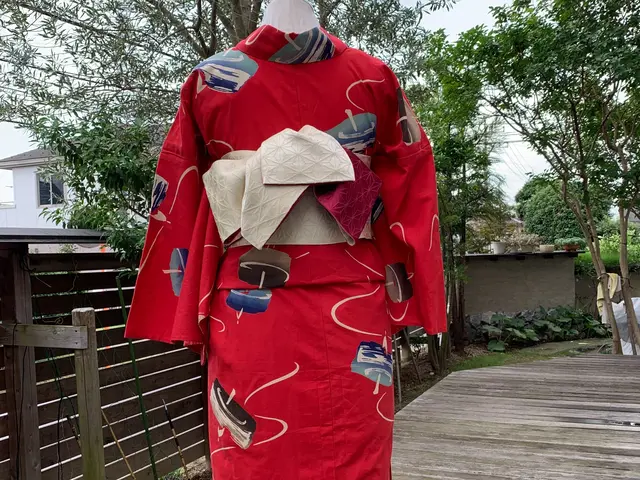 出張着付け・ヘアセット・メイク　　　　　　　(打掛含む冠婚葬祭全てのお支度対応)