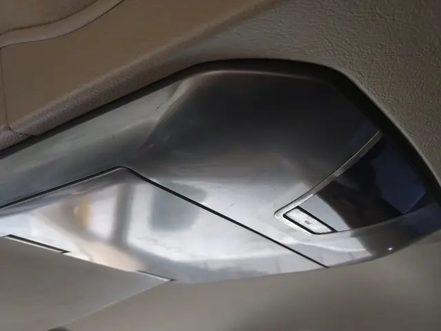 フリップダウンモニター取付サービスの画像