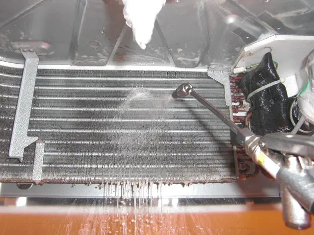 経験豊富なスタッフがお伺い致します！　お掃除機能付きのエアコンも対応できます☆サービスの画像