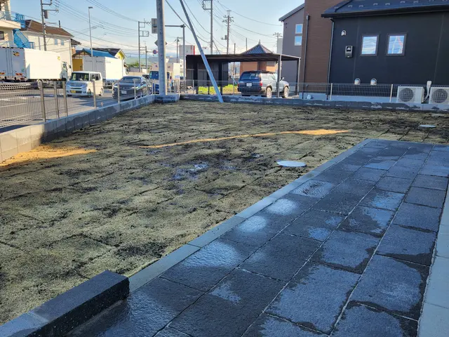 ☆芝生張り後も管理します　サッチ除去やエアレーションおまかせ下さいサービスの画像